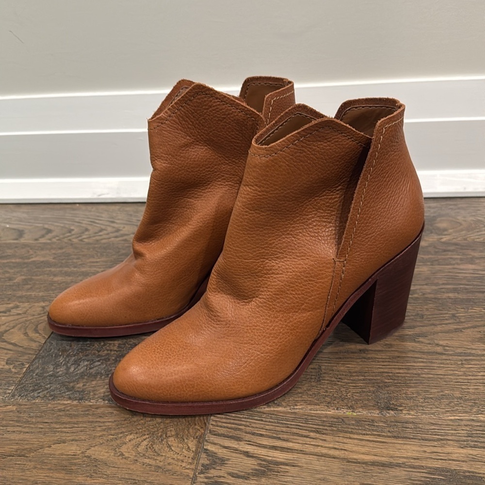 Dolce Vita Shep Bootie Soft Brown Leather Chunky Heel Sleek Classy Ankle… - Picture 3 of 6